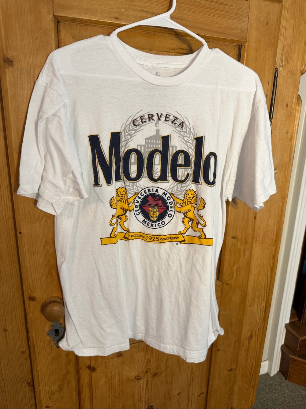 Cerveza Modelo Crest Graphic Tee w/Black & Gold Logo Sz XL